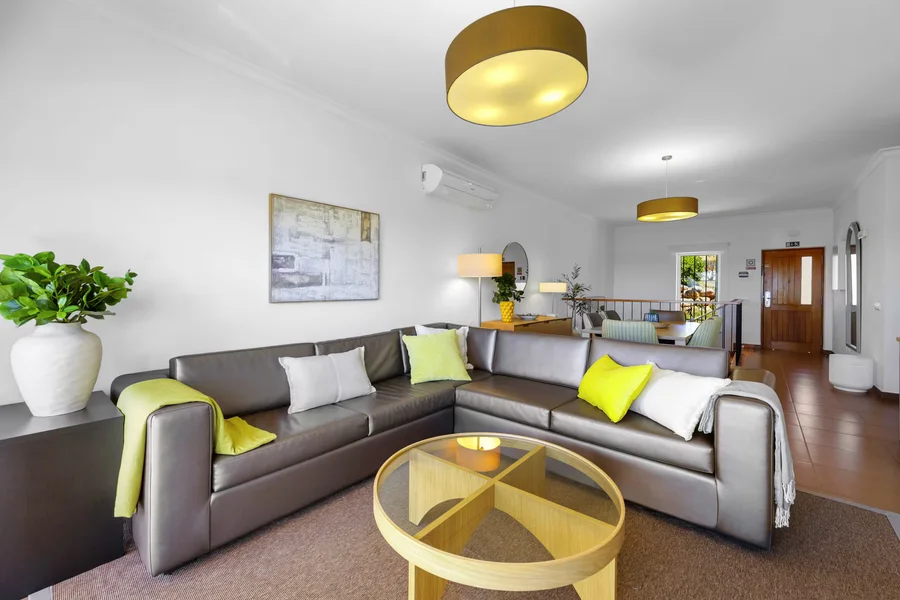 Modern living room with contemporary furnishings